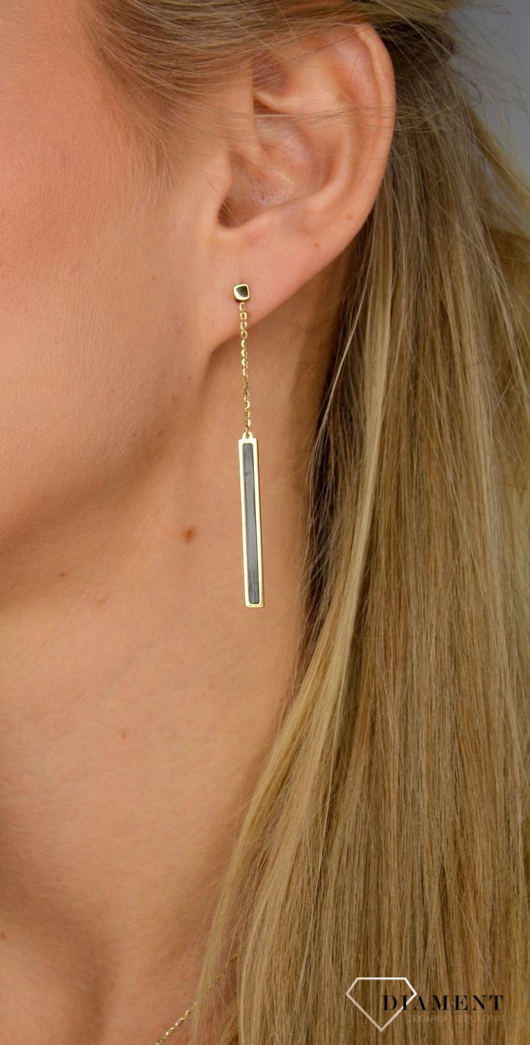 Złote kolczyki 585 długie złoto w połączeniu z czarnym OR AG 1012.jpg